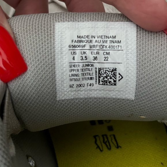 White and Yellow Converse shoes - Picture 3 of 5